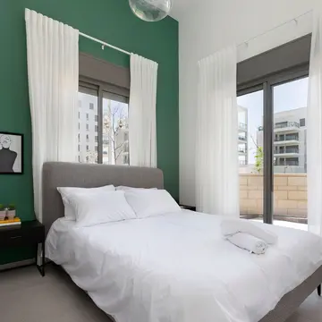 דירת גן שהפכה לדירת אירוח צבעונית 13